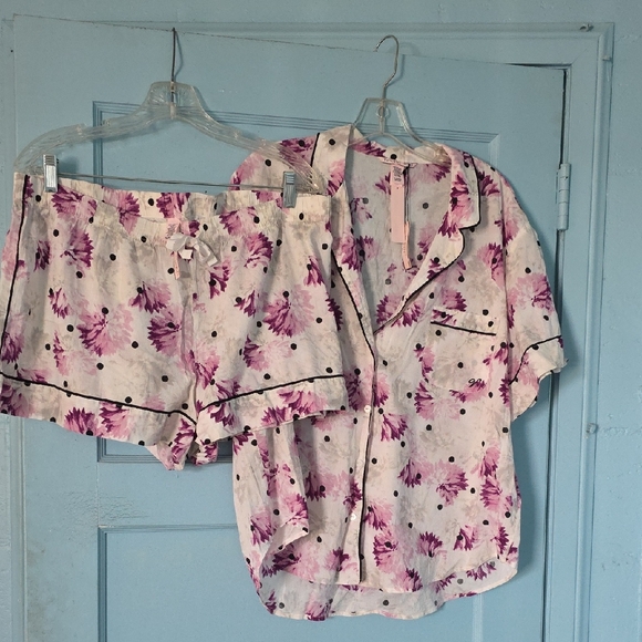 Victoria's Secret Other - Victoria's Secret Purple and White Floral Top